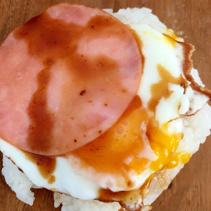 ハムエッグの焼き肉のタレかけ